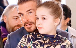 Thế nào là "ngậm thìa vàng", hãy nhìn Harper Beckham: Sinh nhật có quà 3 tỷ, dự sự kiện, học như quý tộc, chơi với cả công chúa
