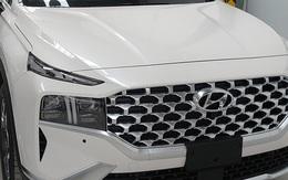 Hyundai Santa Fe 2022 âm thầm về đại lý Việt Nam: Cắt 2 phiên bản, thêm tính năng, giá tăng 20 triệu đồng