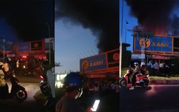 Cháy lớn tại cửa hàng Điện Máy Xanh ở Cần Thơ, nhiều người dân hiếu kì dừng xe theo dõi