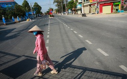 [ẢNH] Đường phố vắng chưa từng thấy, quán xá đóng cửa im lìm sau khi phong toả Đại học Thủ Dầu Một