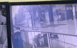 Clip: Khoảnh khắc khó tin khi "siêu nhân đời thực" băng tường rào cứu sống bé gái rơi từ tầng 12 chung cư ở Hà Nội