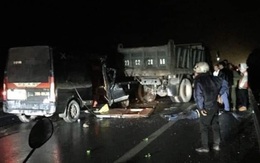 Xe Limousine tông xe tải khiến 3 người chết, 2 người bị thương