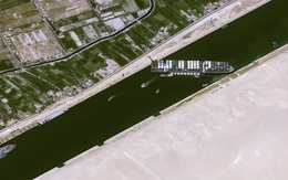 Đại khủng hoảng kênh đào Suez: Số tàu chờ đợi tại 2 đầu kênh đã lên tới 238 chiếc, ít nhất 10 ngày nữa mới có thể 'giải cứu' Ever Given