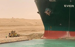 Tàu kẹt trên kênh Suez thành chủ đề chế ảnh trên mạng xã hội