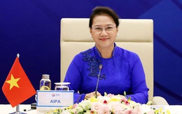Phó Chủ tịch Quốc hội Tòng Thị Phóng đọc tờ trình miễn nhiệm Chủ tịch Quốc hội Nguyễn Thị Kim Ngân