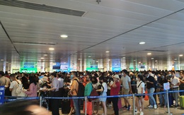 Hành khách tăng đột biến, sân bay Tân Sơn Nhất lại quá tải dịp cuối tuần