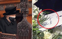 Hé lộ chi tiết ngọt ngào trong bức thư Nữ hoàng tự tay viết đặt trên linh cữu Hoàng thân Philip cùng kỷ vật đặc biệt bà giữ trong túi suốt tang lễ