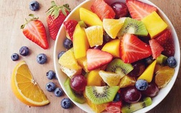 4 điều cấm kỵ khi ăn trái cây mà nhiều người mắc làm tăng gánh nặng cho đường tiêu hóa, gây hại sức khỏe