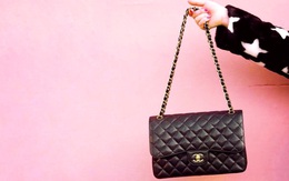 "Mua túi Chanel giống như một khoản đầu tư sinh lời": Người trẻ đổ xô đi đấu giá trực tuyến cho thời trang xa xỉ với hy vọng kiếm bộn tiền