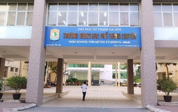 Hà Nội có một trường THPT mà thí sinh cả nước đều mơ ước được vào, nghe tên cựu học sinh là biết trường thuộc đẳng cấp cao
