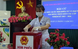 CLIP: Đi bầu cử sớm tại Bệnh viện dã chiến ở tâm dịch Bắc Ninh sáng nay 22-5