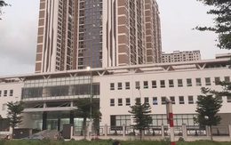 Chuyện lạ ở Hà Nội: Chung cư cao cấp dán biển “thang máy dành cho các căn hộ nợ phí dịch vụ”