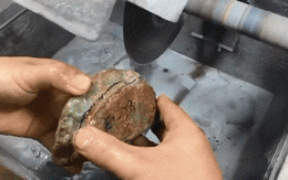 Đổ thạch online: Khi những con bạc Trung Quốc lao vào cuộc chơi cược đá trên livestream