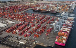 Vụ siêu tàu mắc kẹt tại Suez vẫn ảnh hưởng nặng nề đến vận tải hàng hóa toàn cầu ra sao?