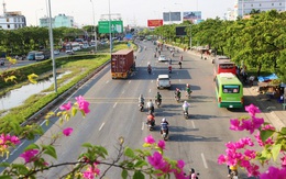 Chùm ảnh: Người dân trở lại Hà Nội và Sài Gòn sau kỳ nghỉ 30/4 - 1/5, nhiều tuyến đường thông thoáng, bến xe vắng vẻ bất ngờ