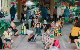 Cô giáo mầm non ở Bắc Giang tình nguyện đi cách ly cùng học sinh: Nửa đêm tỉnh giấc, các con ôm cô sụt sùi "Cô ơi, mẹ của con đâu?"