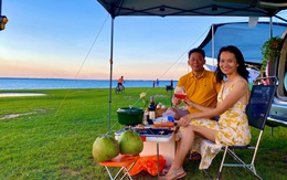 Cặp vợ chồng biến ô tô thành lều trại đi camping khắp nơi, tiện đâu ngủ đó mà sang trọng không thua khách sạn