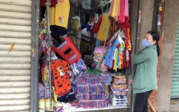 TP HCM: Các sạp chợ bán giày dép, quần áo... đồng loạt đóng cửa để chống dịch