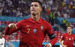 Bảng tử thần kết thúc trong cuộc rượt đuổi nghẹt thở, Ronaldo đi vào lịch sử bóng đá thế giới