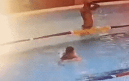 Video học sinh tiểu học cứu bé trai đuối nước tại bể bơi gây sốt MXH, kỹ năng quan trọng này bố mẹ nên cho con học càng sớm càng tốt