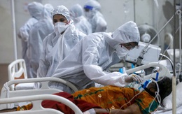 "Địa ngục COVID-19" Ấn Độ: Lộ video lãnh đạo bệnh viện tuyên bố ngắt bình oxy của người chưa chết