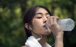 4 nhóm người không nên uống quá nhiều nước, chẳng những vô ích mà còn có hại cho sức khỏe, thậm chí gây nhiễm độc nước