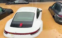 Xót xa cảnh dàn xe Porsche ngâm trong nước lũ tại Đức