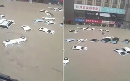 Ô tô trôi như thuyền giấy trong nước lũ tại Trung Quốc