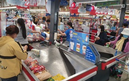 Khánh Hòa: Tạm ngừng hoạt động chợ truyền thống, dân đổ xô đi siêu thị "gom" hàng