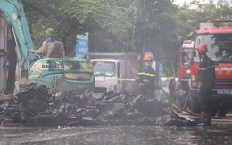 Hà Nội: Cháy lớn ở xưởng nhựa, người dân khẩn cấp giải cứu 6 ô tô
