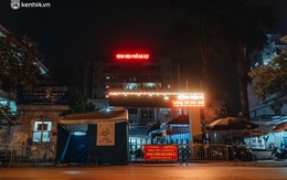 Ảnh: Xuyên đêm thiết lập chốt phong tỏa tại Bệnh viện Phổi Hà Nội sau khi ghi nhận 9 ca dương tính SARS-CoV-2