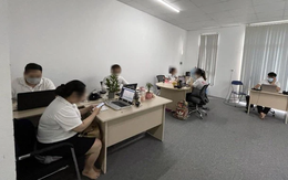 Hà Nội: Bất chấp Chỉ thị 17, 24 người "miệt mài" làm việc tại văn phòng công ty bán lẻ dụng cụ thể thao