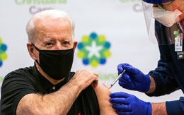 Đại dịch có nguy cơ tái bùng phát, ông Biden mạnh tay với các nhân viên công vụ không chịu tiêm vắc xin