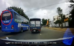 Clip: Xe khách vượt ẩu kinh hoàng khiến nhiều người thót tim ở Lâm Đồng