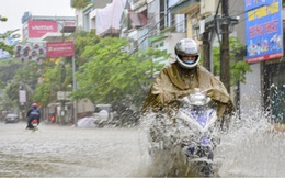 Mưa lớn, nhiều tuyến đường ở thành phố Điện Biên Phủ lại ngập