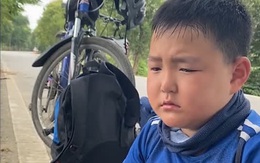 Bố bắt con trai 8 tuổi đạp xe 150 cây số trong 3 ngày để về nhà ngoại, nhìn hành trình của hai bố con mà ai cũng nể