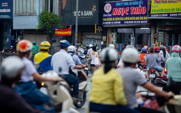 Ảnh, clip: Tấp nập những đơn hàng bán mang về cuối cùng ở Sài Gòn trước giờ giãn cách toàn thành phố