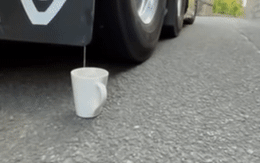 Đỉnh cao của sự rảnh rỗi: Dùng xe tải để... pha trà