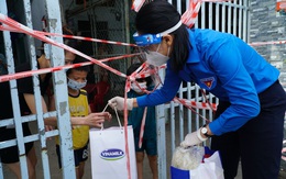 San sẻ khó khăn mùa dịch, Vinamilk tặng 45.000 phần quà cho người dân gặp khó khăn tại TP.HCM, Bình Dương, Đồng Nai