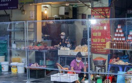 Đi chợ 'nhà giàu' nổi tiếng Hà Nội, mua đồ ăn qua vách ngăn