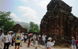 Tiền hỗ trợ đến tay hướng dẫn viên du lịch ở Quảng Nam