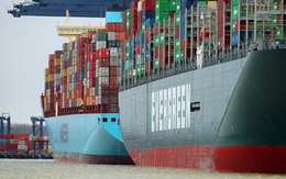 The Economist: Khi chi phí vận tải không giảm, tàu hết chỗ nằm chờ, doanh nghiệp buộc phải chuyển hướng ra sao?