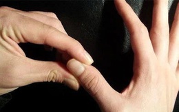 Nắm chặt tay 30 giây, biết rõ tình trạng sức khoẻ: Đau ngón cái liên quan tới phổi, đau ngón giữa rất có thể tim bạn có vấn đề...
