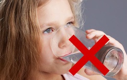 Uống nhiều nước tốt cho cơ thể, tuy nhiên có hai mốc thời gian trong ngày cần đặc biệt lưu ý: Vào thời điểm này uống nước càng ít càng tốt