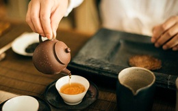Nước trà tốt nhưng đừng uống một cách “mù quáng”: Bác sĩ khuyên uống 2 loại trà này càng ít càng tốt, vừa hại thận lại dễ mắc bệnh ung thư!