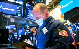 Lo ngại tác động của biến thể Delta, Dow Jones rớt gần 300 điểm