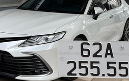 Chủ xe Toyota Camry bốc trúng biển tứ quý 5, CĐM xuýt xoa: ‘Thêm số 5 nữa là lên đời Merceds-Benz S-Class rồi’