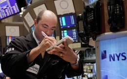 Lợi suất trái phiếu tăng vọt, Dow Jones giảm hơn 500 điểm