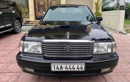 Sắm 'xe chủ tịch' Toyota Crown đời 1998, chủ xe may mắn bốc trúng biển ngũ quý và bán lại món hời giá 800 triệu đồng