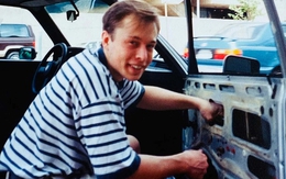 Sự thật về chiếc xe đầu tiên mà Elon Musk sở hữu